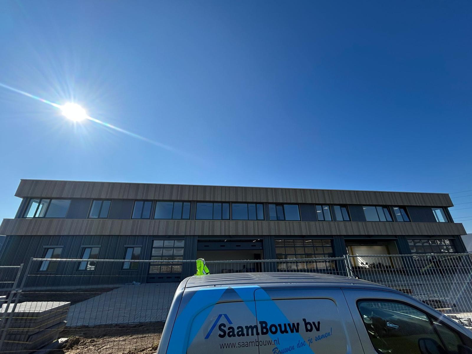 Frake geveldelen bij de Ambulance Post in Zevenaar